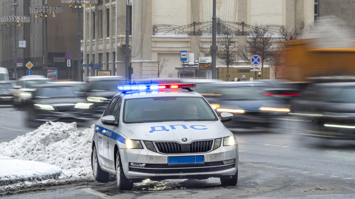 В Екатеринбурге инспекторы ГИБДД поймали водителя Range Rover, который по-хамски вел себя на дороге