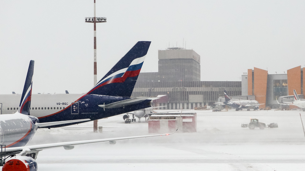 Более полусотни рейсов задержаны в аэропортах в Москве Более полусотни рейсов задержаны в аэропортах в Москве
