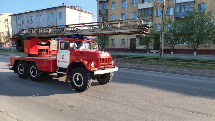 В Кемерове во время пожара эвакуировались больше 100 жителей многоэтажки
