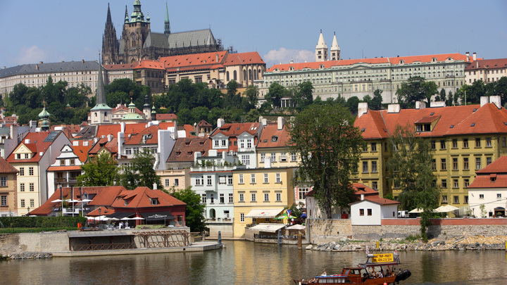 Чехия на год продлила запрет на выдачу виз в России: Можно ли въехать по шенгену другой страны