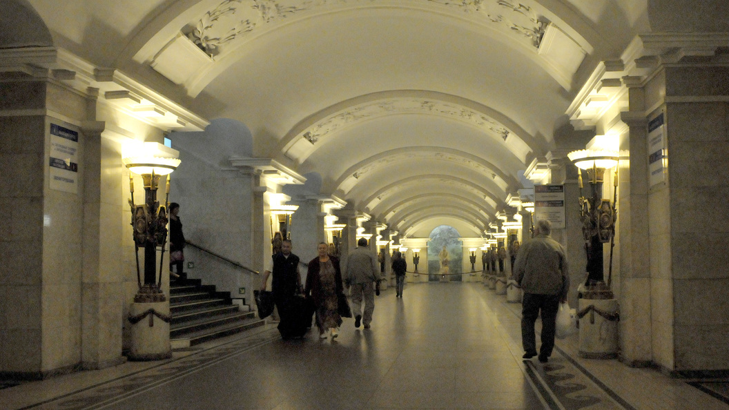 За всеми не уследишь: В метро Петербурга назвали неудачным эксперимент с досмотром За всеми не уследишь: В метро Петербурга назвали неудачным эксперимент с досмотром