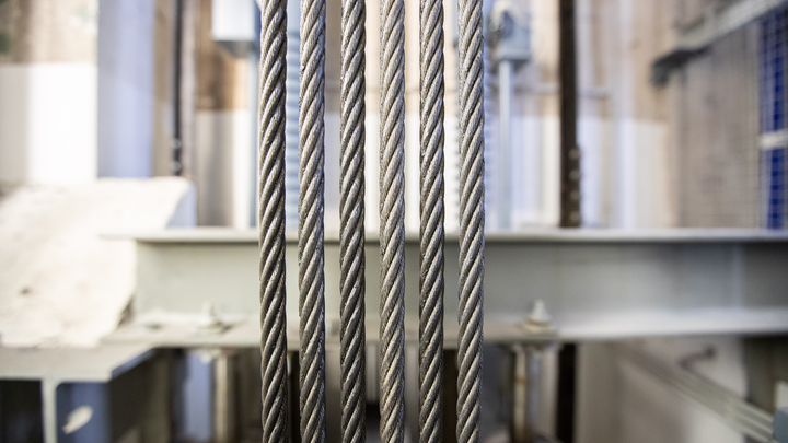 В Сочи монтёр упал в шахту лифта строящейся многоэтажки с двухметровой высоты