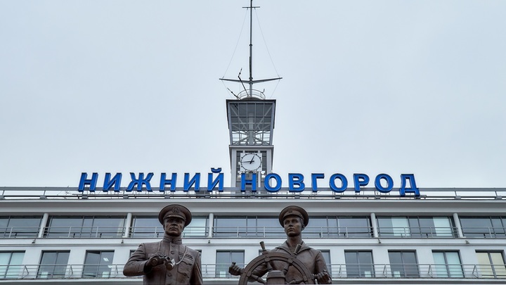 Брусчатка на Нижневолжской набережной в Нижнем Новгороде пошла трещинами