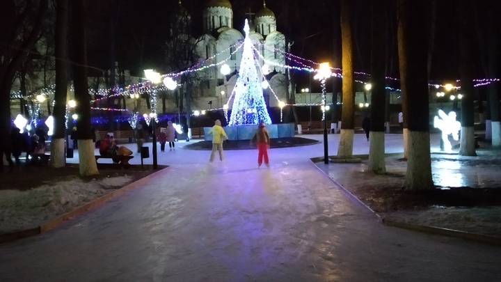 Развлечения во Владимире в новогоднюю ночь: каток в центре работает, гуляний в парках не будет