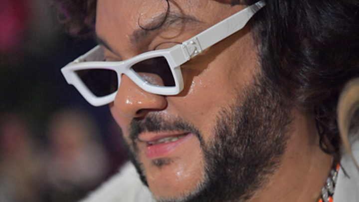 Монашки. Границы-то надо видеть: Киркоров вызвал гнев верующих провокационными Романами