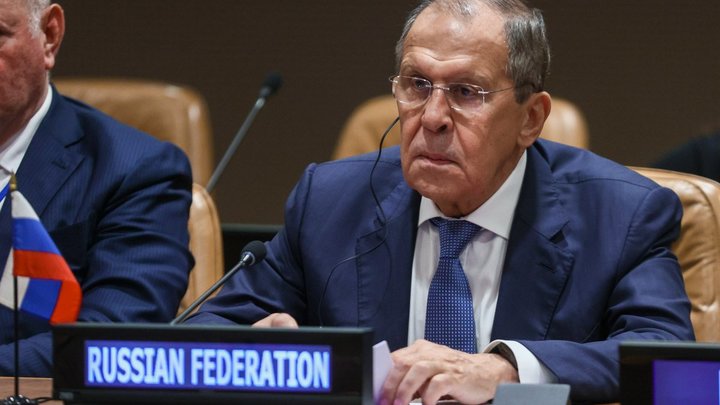 Лавров о референдумах: Зеленский сам говорил уходить в Россию