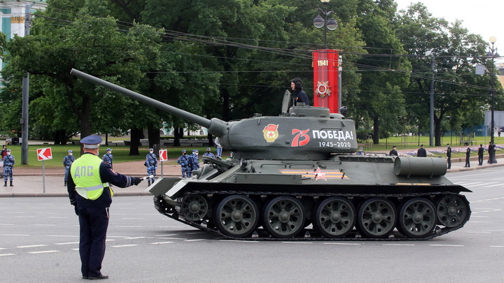 Движение в центре Екатеринбурга 26 апреля начнут перекрывать с 19 часов