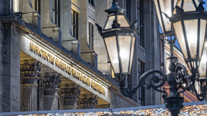 Русскую валюту сдерживают изнутри: Слабый рубль оказался выгоднее для власти - эксперт