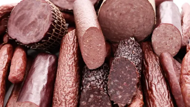 В китайской колбасе нашли дихлофос, которым обрабатывали стены цеха