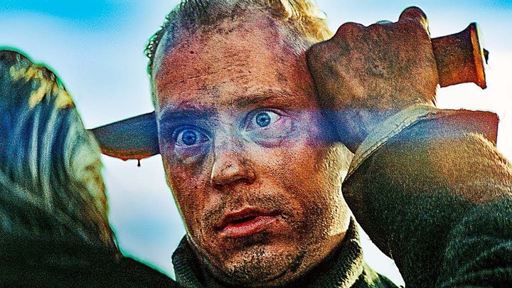 Шведский королевский гвардеец случайно проткнул себе голову штыком