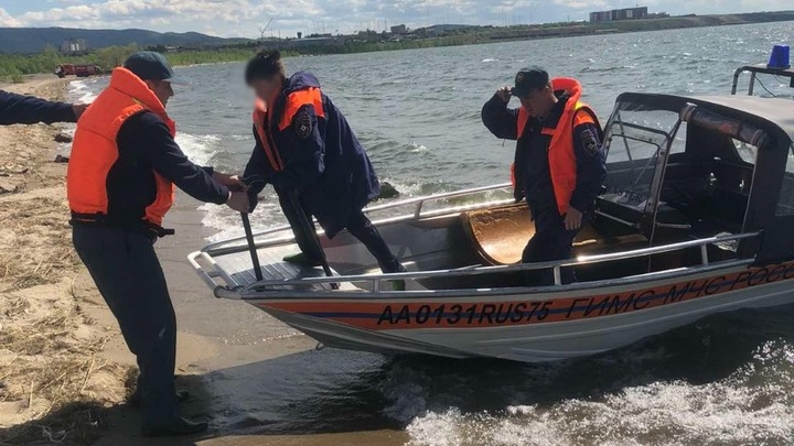 В Чите спасли 12-летнего мальчишку, отправившегося в путешествие на плоту