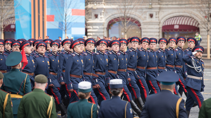 Первая ночная репетиция парада Победы прошла в Екатеринбурге. Когда еще перекроют дороги