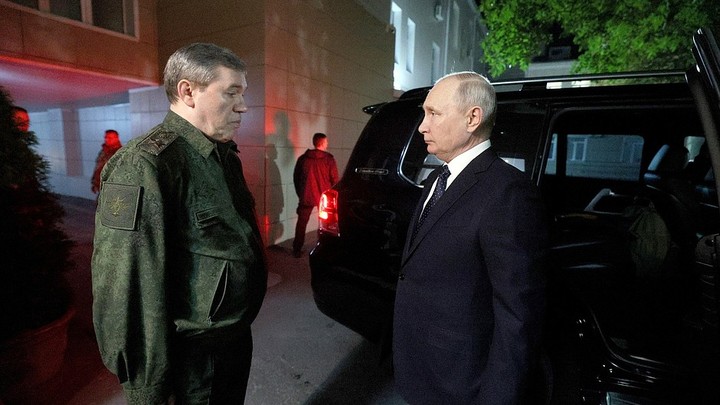Начальник Генштаба Герасимов доложил президенту Путину об обстановке в зоне СВО