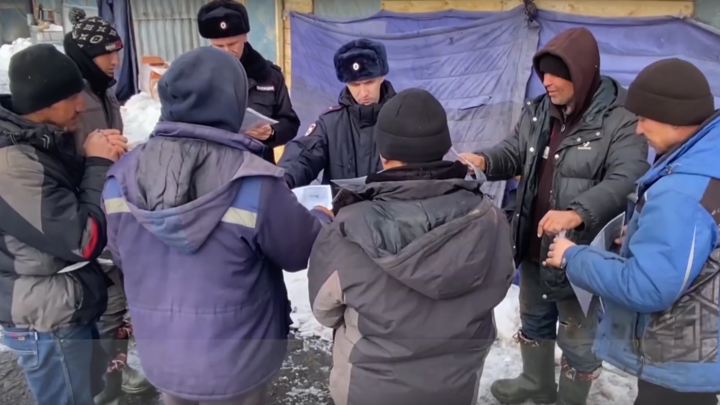 Новый рейд: мигрантов ловили на стройках Сосновского района