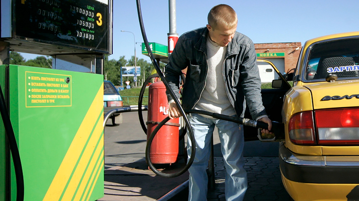 Осталось две недели: Правительство прижмет топливных олигархов