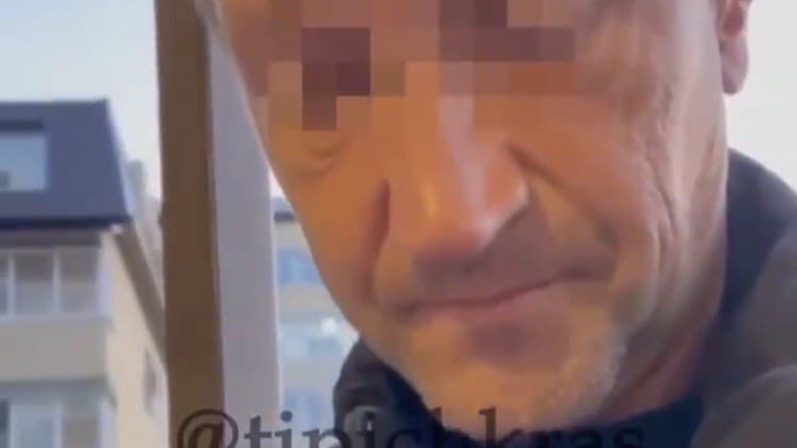 В Краснодаре местные жители задержали на детской площадке странного мужчину