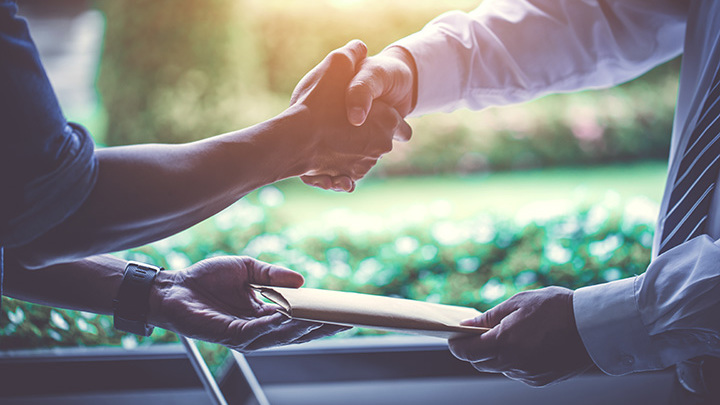 Это не олигархи, это сволочь воровская. Кто требует мира с Украиной