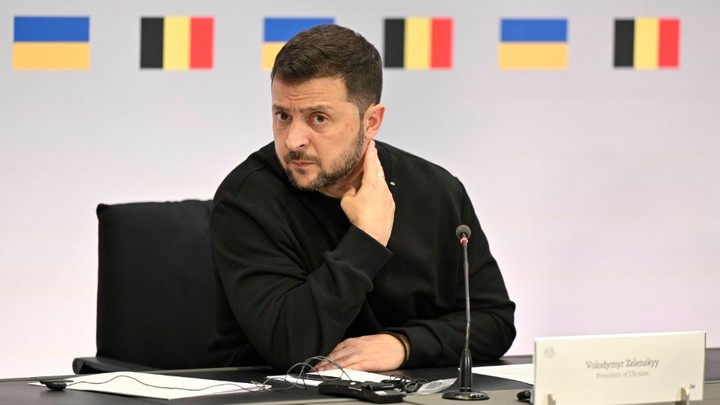 Отказ Зеленского от переговоров грозит крахом. NI: Украины не будет