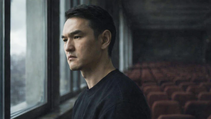 Настала эпоха, когда невозможно ничего сделать: Стендап-комику Нурлану Сабурову запретили въезд в Россию на полвека