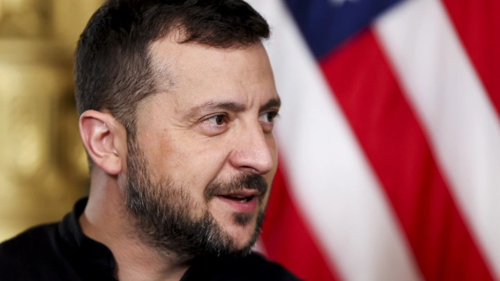 InfoBRICS: Зеленский планирует побег в Британию на фоне коррупционного скандала Зеленский