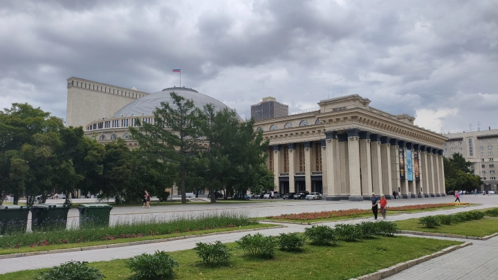 Ливни с грозами и град: в Новосибирске объявило экстренное предупреждение