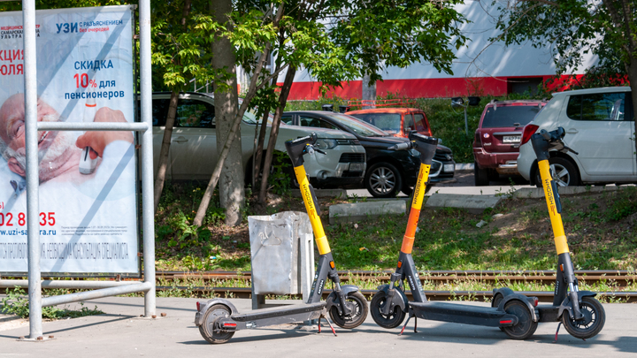 В Екатеринбурге за день самокатчики сбили двоих пятилетних детей в разных концах города
