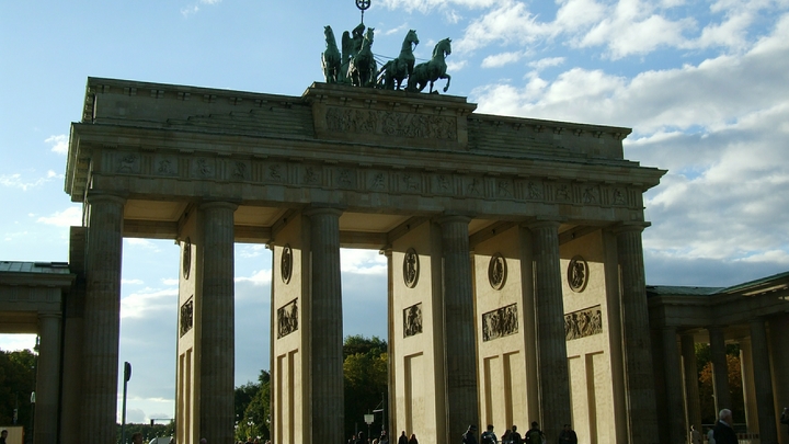 Немецкий Deutsche Bank закрыл счета русских банков. Но кое-что осталось - РБК