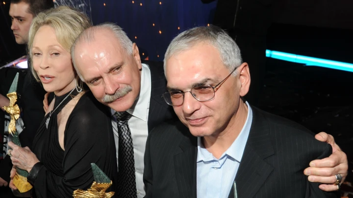 Шахназаров и Михалков бьют фактами. Кто сдал страну?