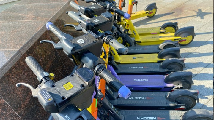 Самокаты докатились до Парижа: В столице Франции вводят строгий запрет