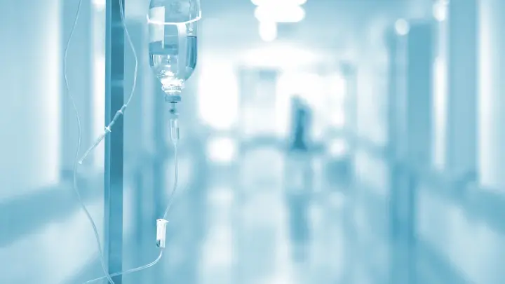 Алина Загитова опубликовала фото под капельницей и встревожила фанатов