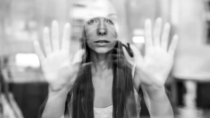 Детектор сработал на нож, но потом произошло необъяснимое: Странные детали нападения на учителя математики в Петербурге