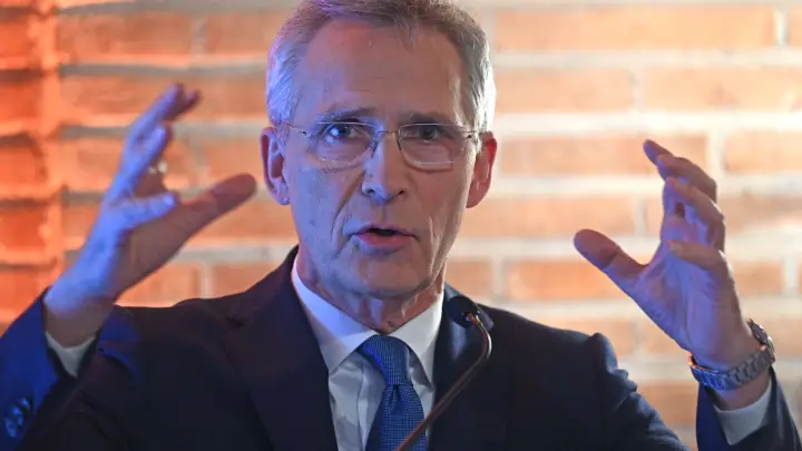 Экс-глава НАТО Столтенберг рассказал, как отказал молящему о помощи Зеленскому