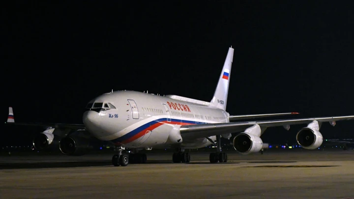 Что-то происходит: В Нью-Йорке сел Ил-96 СЛО Россия. Захарова объяснила секретность