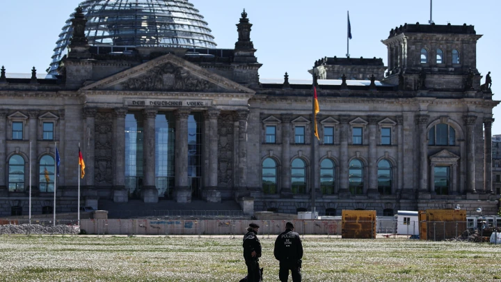 Будущий глава МВД Германии развернул в воздухе самолёт с мигрантами из Судана