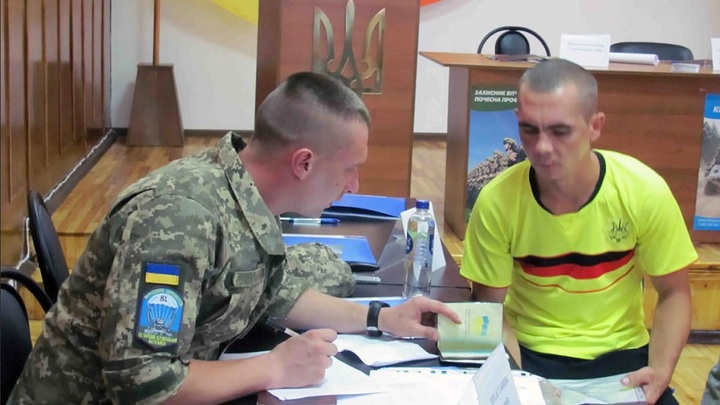 Военкомы начали вламываться в дома украинцев