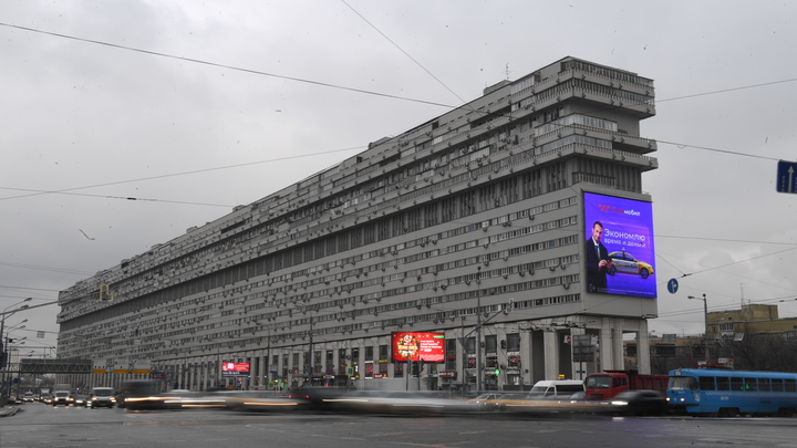 Люди кричали о помощи: в Москве загорелся дом-корабль на улице Большой Тульской