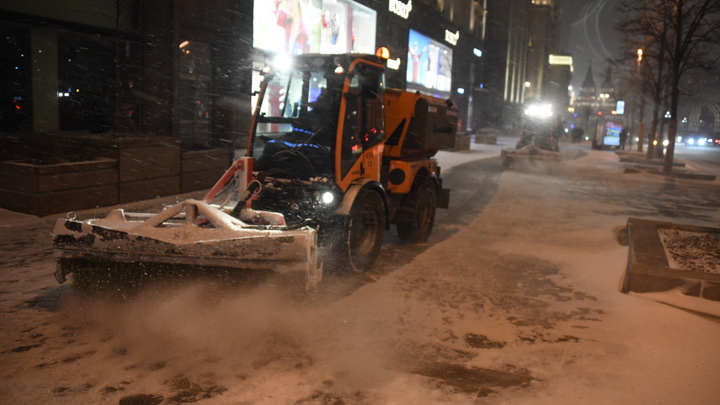В Новосибирск закупили 23 новых снегоуборочных машины