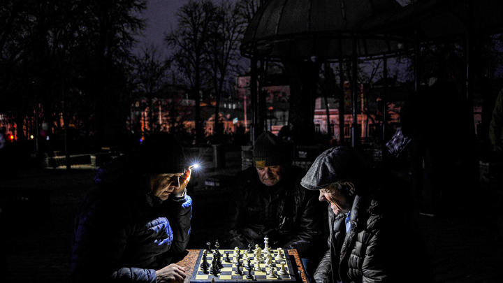 Уезжать не нужно: В офисе Зеленского призвали украинцев оставаться в стране