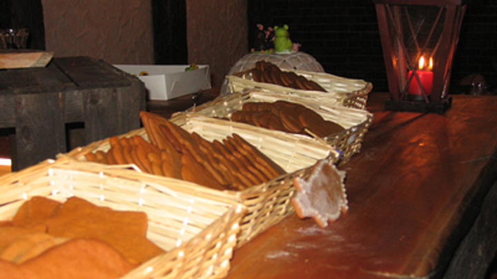 Мама, это фор ю: Сербка накормила голодного русского. Трогательная реакция парня попала на видео