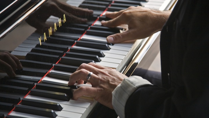 Умер дома: Внезапная смерть легендарного композитора поставила в тупик всех