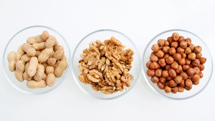 Диетолог развенчала миф о замачивании орехов
