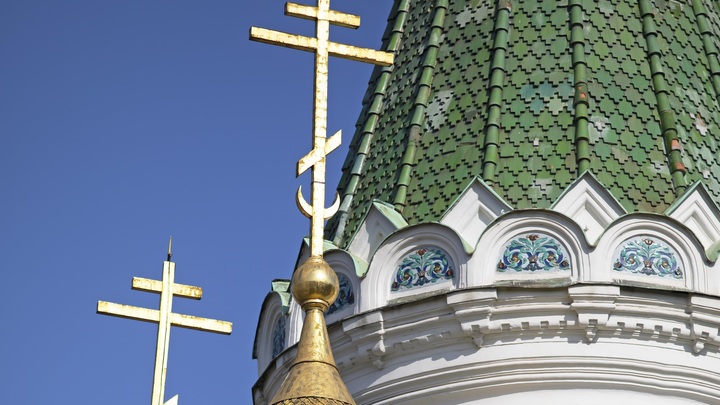 Русскую церковь в центре Софии заблокировали. Протестующие устроили показательный сход