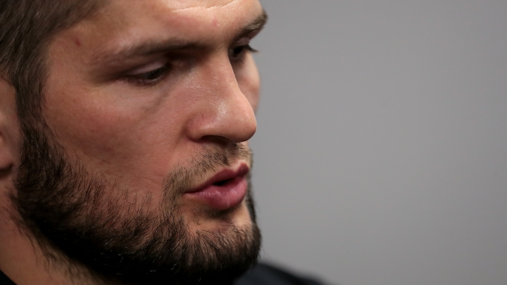 Кадыров пристыдил Хабиба Нурмагомедова за флаг России