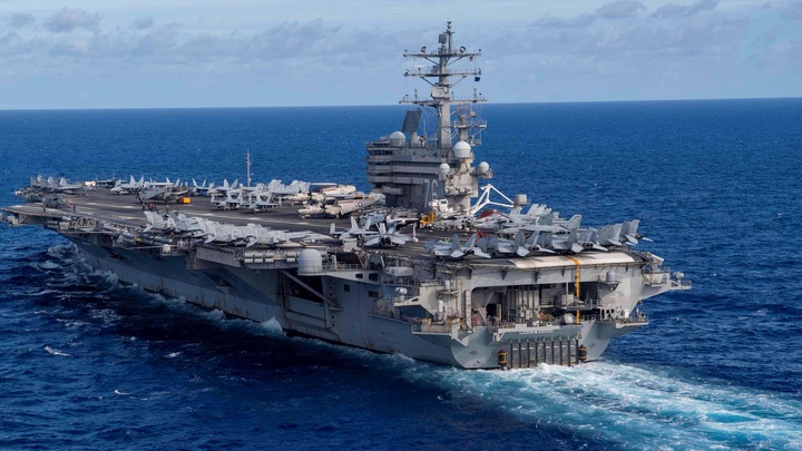 Глава Пентагона отдал приказ авианосцу у берегов Тайваня: США внимательно следят за армией Китая