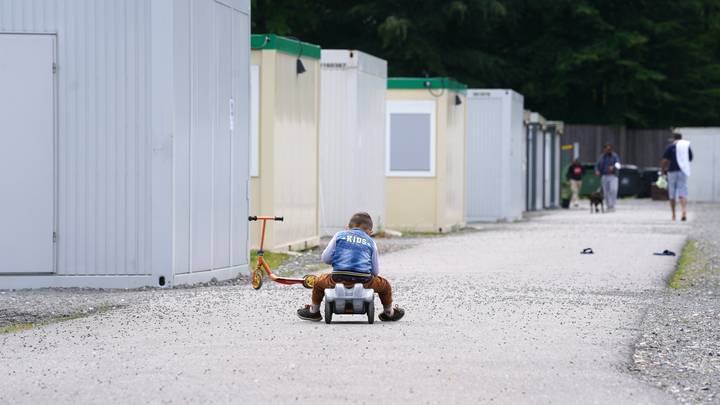 Мечты беженцев с Украины закопали на свалке: Реальное гостеприимство Европы попало на видео