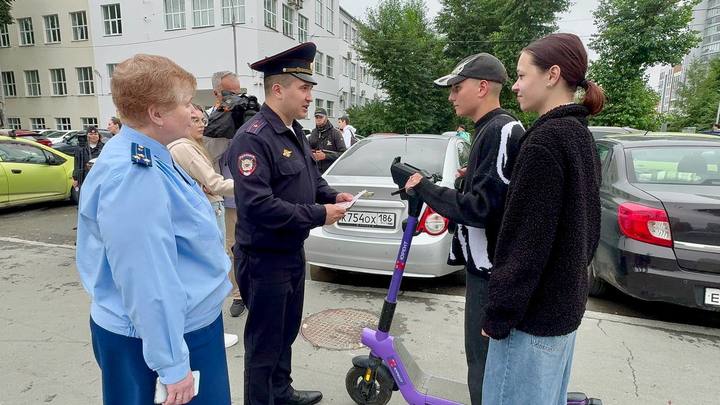 В Екатеринбурге сотрудники Госавтоинспекции устроили облаву на самокатчиков