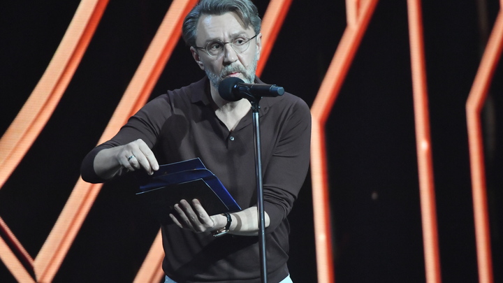 Шнуров уехал из России? История с предательством провалилась