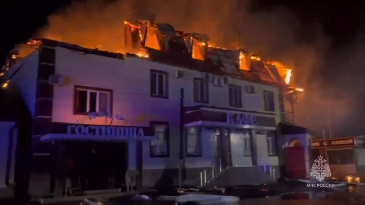 Киев горит, ошалеть!: Полыхает гостиница. В номерах могут быть люди