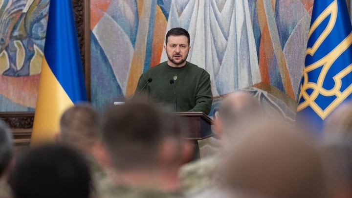 Зеленский назвал срок окончания конфликта на Украине - Politico