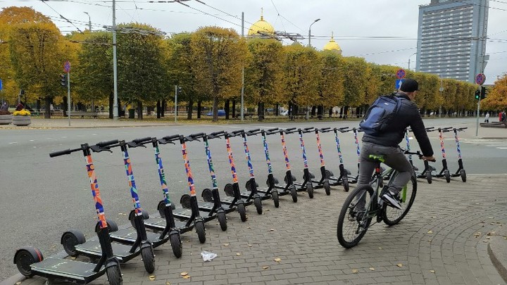 В России утвердили ГОСТ для электросамокатов, моноколёс и гироскутеров. Что изменится с 1 февраля